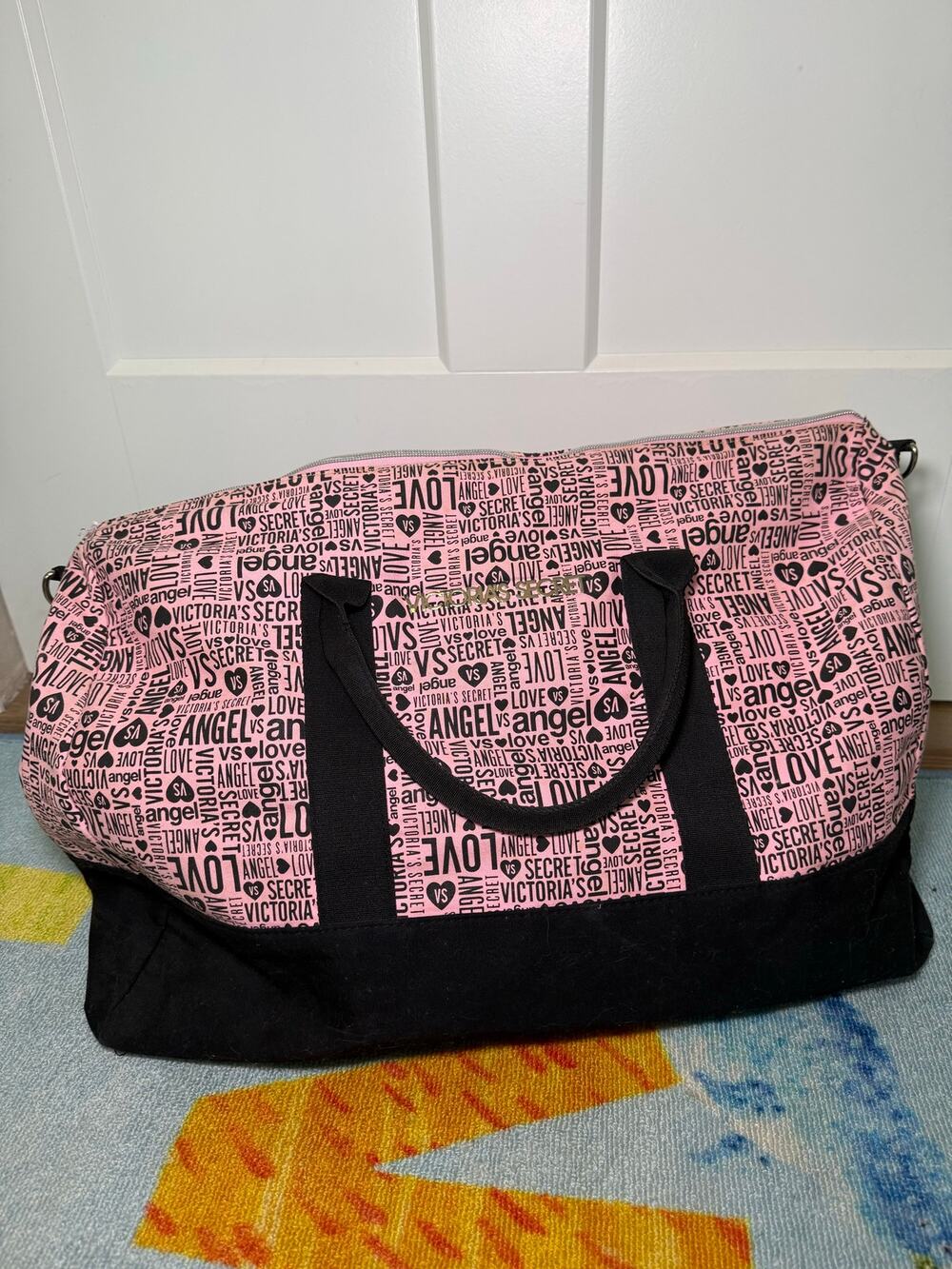 Victoria’s Secret Pink Black Logo Duffle Weekender Travel Gym Bag Shoulder Strap